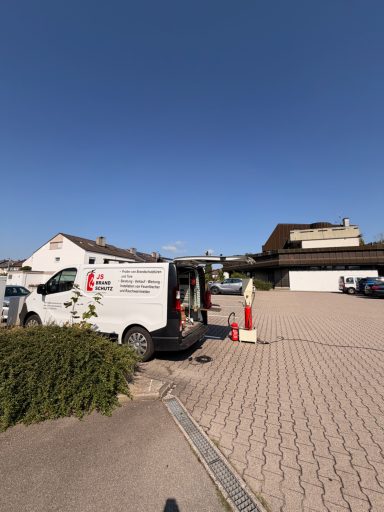 Feuerlöscherprüfung im Einkaufszentrum in Ehningen