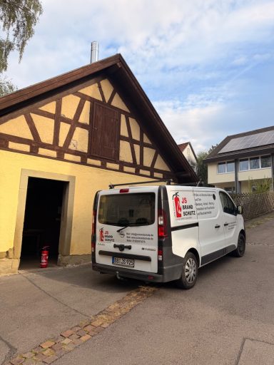 Austausch von Feuerlöschern in einem Backhaus in Grafenau